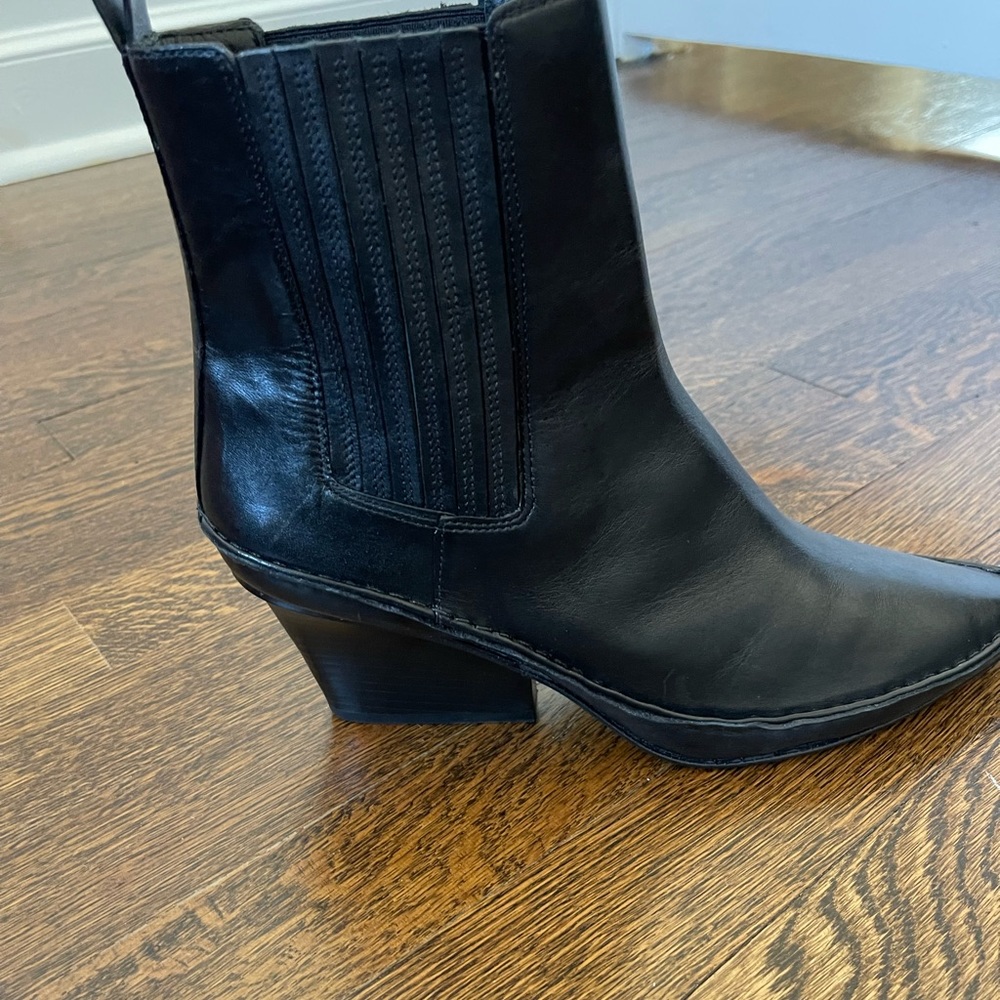 Black Tory Boots. 
Size 9.5 but run a bit small.